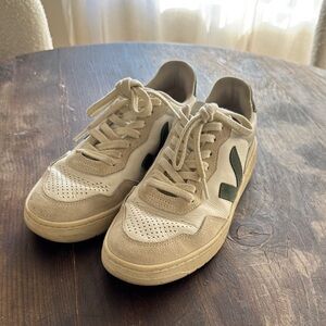 Veja Women’s Beige and White Sneakers Sz 9 Green White